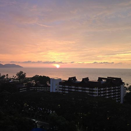 Green Ocean Seaview Apartment บาตูเฟอริงกี ภายนอก รูปภาพ