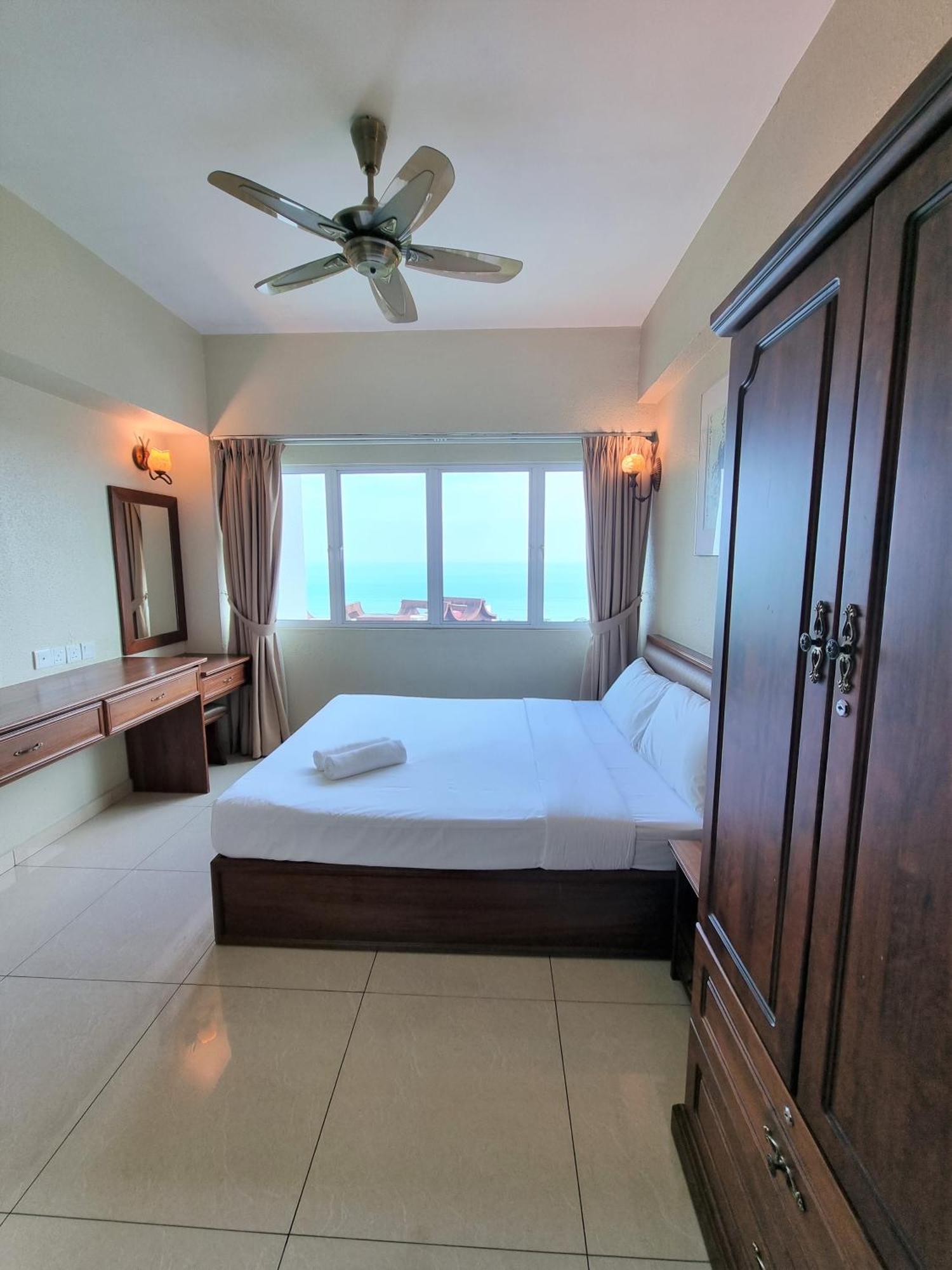 Green Ocean Seaview Apartment บาตูเฟอริงกี ภายนอก รูปภาพ