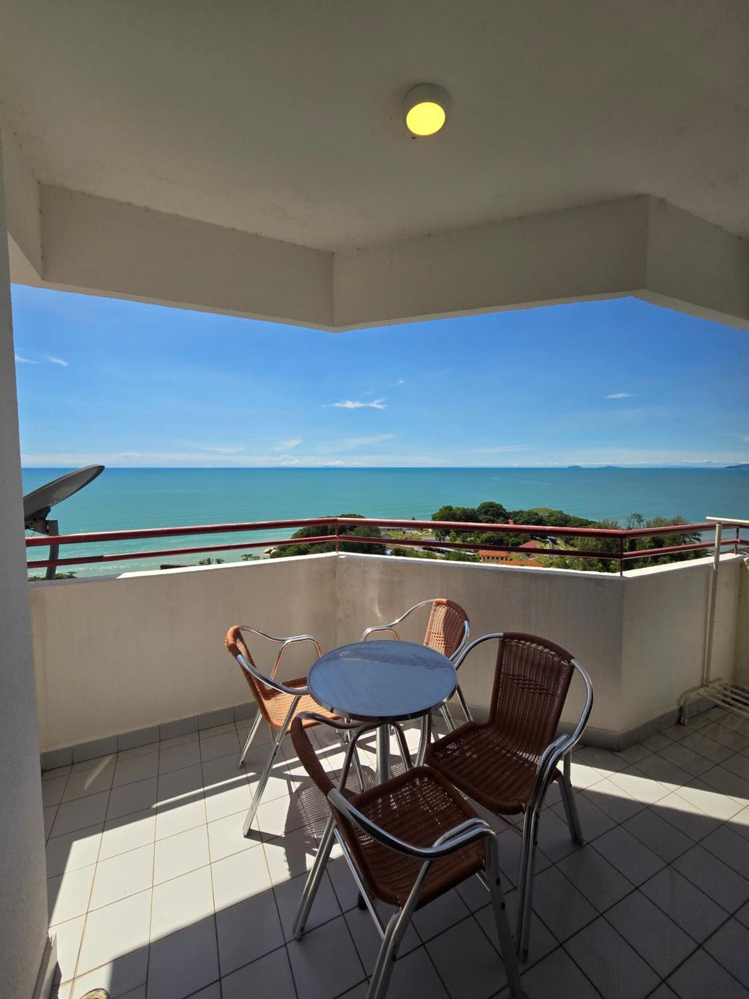 Green Ocean Seaview Apartment บาตูเฟอริงกี ภายนอก รูปภาพ